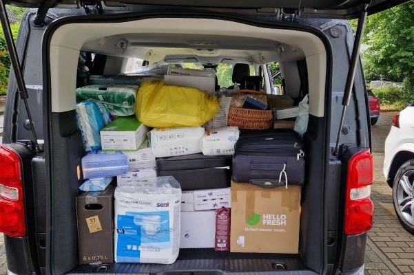 Auto mit Spenden für die Ukraine.