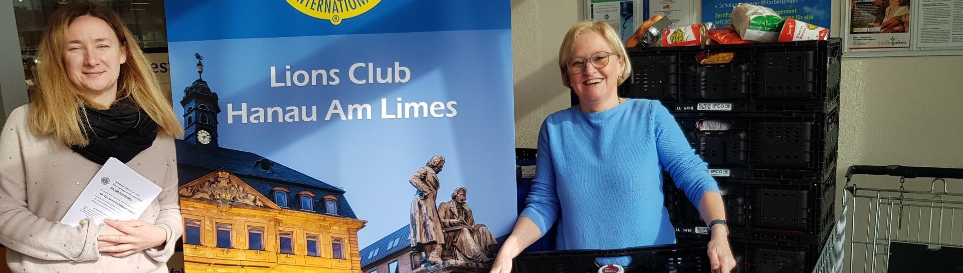 Mitglieder des Lions Club Hanau am Limes bei einer Spendensammlung
